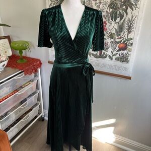 Simplee Dark Green Velvet Pleated Midi Wrap Dress Small